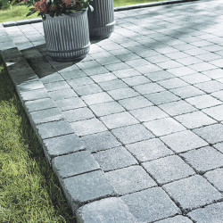 Pavé en béton vieilli 10 x 10 x 3.7 cm nuancé gris par palette de 9,6 m2