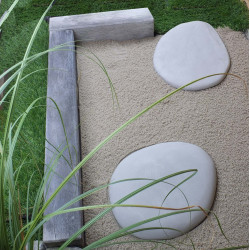 Pas japonais de jardin en pierre reconstituée galets gris clair