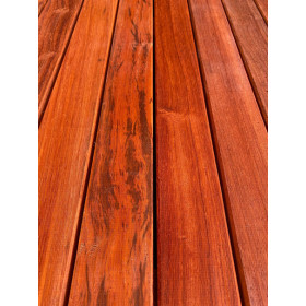 Dalle de terrasse en bois exotique Padouk – 100 x 100 x 3,8 cm