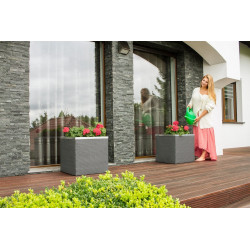 Jardinière avec réservoir d’eau en résine tressée carrée avec cadre en alu – 50 x 50 x 43 cm – Disponible en 14 coloris