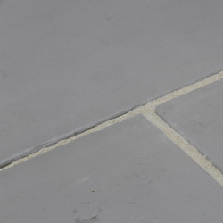 Dalle de terrasse en pierre reconstituée lisse patinée 50 x 50 x 2,3 cm gris clair