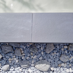 Margelle de piscine en pierre reconstituée droite aspect granit 50 x 30 x 2,5 cm – gris clair 