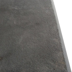 Margelle de piscine en pierre naturelle noir d’Orient brut tambouriné – Bord arrondi – 100 x 30 x 3 cm