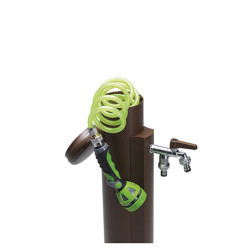 Fontaine de jardin Caronte en acier - robinet double sortie et tuyau d’arrosage 10 m – 17 x 27 x 94 cm – Vert anis