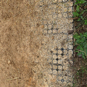 Palette de 31,19 m² de Dalles stabilisatrices équestres 57 x 38 x 4 cm - résistance : 500 tonnes/m²