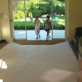 Dalle de terrasse en pierre reconstituée ep. 2,5 cm blanc, module de 1,15 m2