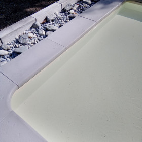 Margelle en pierre reconstituée plate droite 50 x 25 x 2,5 cm gris clair