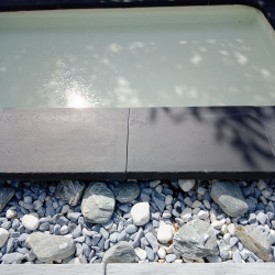 Margelle en pierre reconstituée plate angle rentrant 33 x 33 x 4 cm gris anthracite