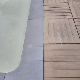 Margelle en pierre reconstituée plate courbe 47 x 33 x 4 cm gris clair