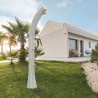 Douche solaire inclinée de jardin en polyéthylène avec réservoir d’eau 35L – 25,5 x 22,5 x 220 cm – Blanc