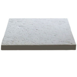 Dalle de terrasse en pierre reconstituée 40 x 40 x 4 cm – Bouchardée patinée – Gris clair