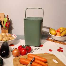 Seau à compost Kajo en polypropylène avec filtre à charbon actif –  7,5 L – 20 x 19,5 x 29 cm – Vert olive /Vert Amande