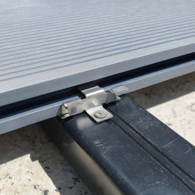 Boite de 100 clips et 100 vis inox pour lame pleine de terrasse en composite -5 m²