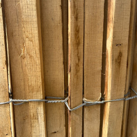 Ganivelle sciée en châtaignier – Hauteur 0,8 m – Espacement 6/7 cm – Longueur 5 m