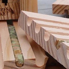 Hôtel pour abeilles solitaires Maya en pin douglas certifié PEFC et épicéa fabriqué en France – 16 x 21 x 30 cm