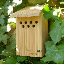 Hôtel pour Chrysopes en pin douglas certifié PEFC et épicéa fabriqué en France – 16 x 21 x 30 cm