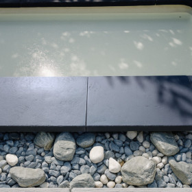 Margelle en pierre reconstituée plate droite 50 x 30 x 2,5 cm anthracite - Qualité Image IA