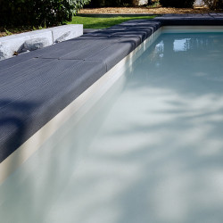 Margelle en pierre reconstituée courbe aspect bois 41 x 29,5 x 3,5 cm anthracite - Qualité Image IA