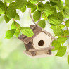 Nichoir à oiseaux en bois de Macaranga fixé dans un arbre Nichoir à oiseaux en bois de Macaranga fixé dans un arbre
