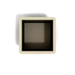 Jardinière Chardonnay en IPRA et aluminium laqué couleur Sable Clair – 55 x 55 x 45 cm