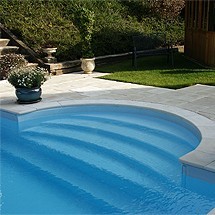 Margelles de piscine en pierre reconstituée