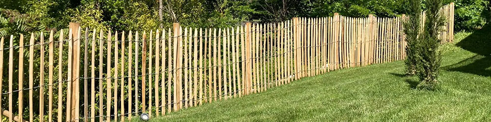 La ganivelle en bois de châtaigner : tout savoir sur cette clôture