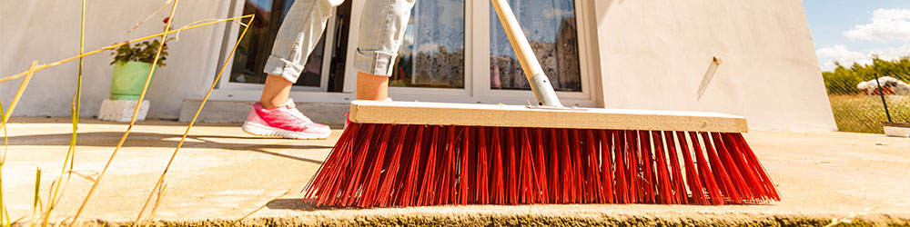 Nettoyer efficacement les pavés, les entrées et les terrasses & éliminer  les dépôts verts