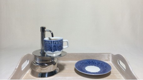 cafetière italienne une tasse