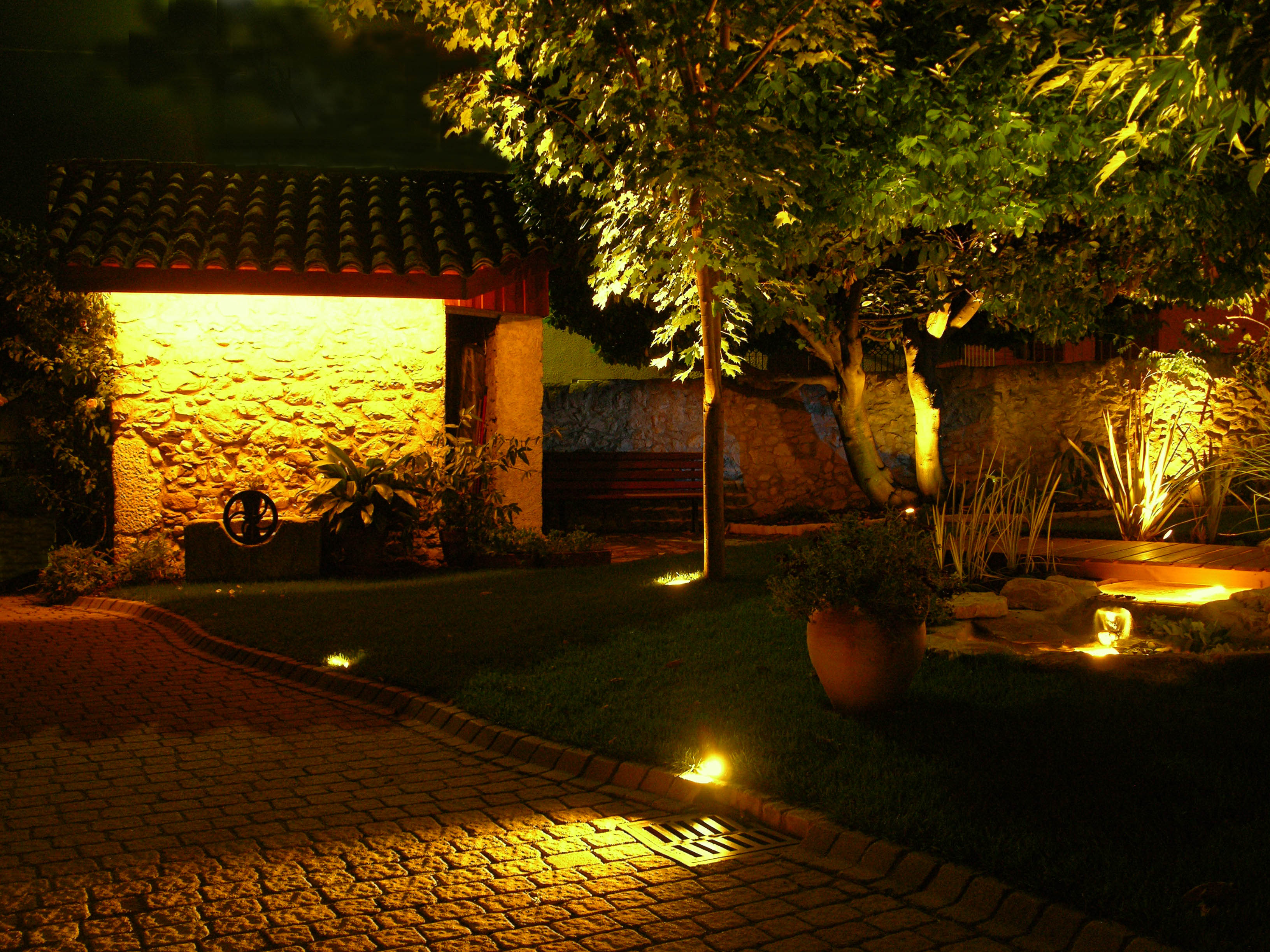 Comment mettre son jardin en lumière ?