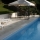 Comment poser des dalles en pierre reconstituée autour de sa piscine ?