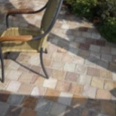 Créer une jolie terrasse avec des pavés en pierre naturelle !