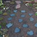Pourquoi choisir des pas japonais en pierre reconstituée pour son jardin ?