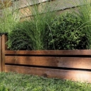 Délimiter une allée de jardin avec des bordures en bois !