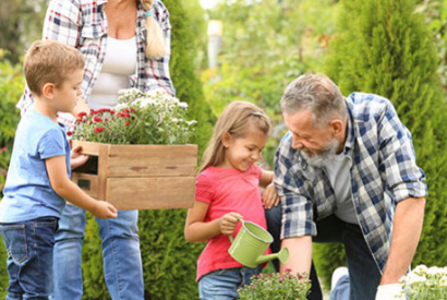 6 activités pour éveiller vos enfants au jardin